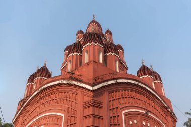 Somra Bazar Anandamayi Tapınağı 1813 yılında kuruldu. Tapınak duvarlarındaki terracotta sanatından ve dönemin sosyal sisteminden bahsedilmektedir. Bu tapınak Bireshwar Mustifi tarafından kuruldu..