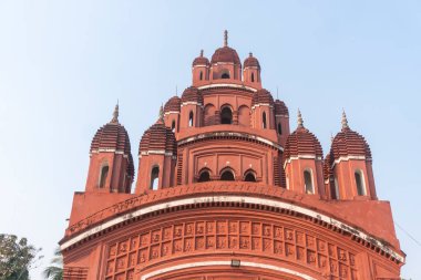 Somra Bazar Anandamayi Tapınağı 1813 yılında kuruldu. Tapınak duvarlarındaki terracotta sanatından ve dönemin sosyal sisteminden bahsedilmektedir. Bu tapınak Bireshwar Mustifi tarafından kuruldu..