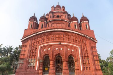 Somra Bazar Anandamayi Tapınağı 1813 yılında kuruldu. Tapınak duvarlarındaki terracotta sanatından ve dönemin sosyal sisteminden bahsedilmektedir. Bu tapınak Bireshwar Mustifi tarafından kuruldu..