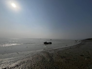 Ganj Nehri 'nin öğlen çekilmiş bir resmi..