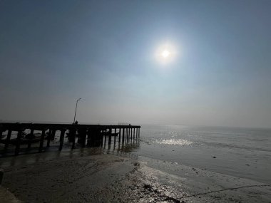 Ganj Nehri 'nin öğlen çekilmiş bir resmi..