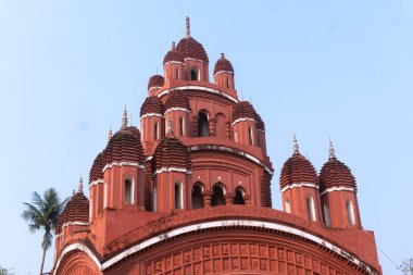 Somra Bazar Anandamayi Tapınağı 1813 yılında kuruldu. Tapınak duvarlarındaki terracotta sanatından ve dönemin sosyal sisteminden bahsedilmektedir. Bu tapınak Bireshwar Mustifi tarafından kuruldu..