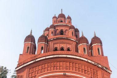 Somra Bazar Anandamayi Tapınağı 1813 yılında kuruldu. Tapınak duvarlarındaki terracotta sanatından ve dönemin sosyal sisteminden bahsedilmektedir. Bu tapınak Bireshwar Mustifi tarafından kuruldu..