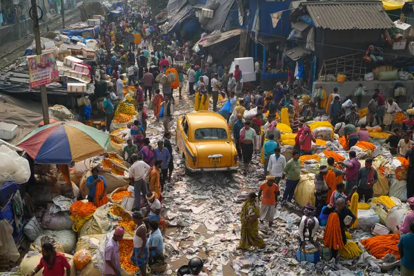 Jagannath Ghat Asya 'daki en büyük çiçek pazarıdır..