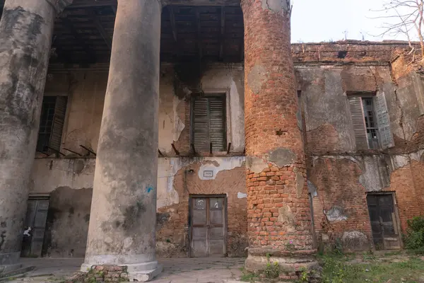 Ev sahibinin evi neredeyse harap oldu..