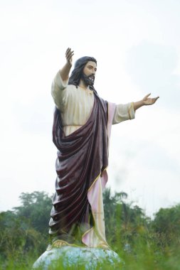 Efendi İsa 'nın öğretisinin bir heykeli Bandel Kilisesi' nin içinde bulunmaktadır..