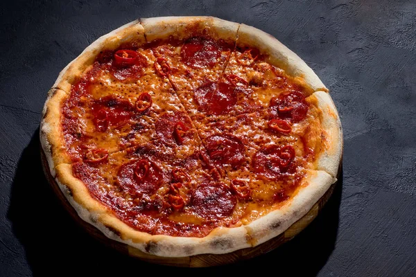 Pizza Tomato Sauce Mozzarella Salami Chili Honey Black Background View — Foto de Stock
