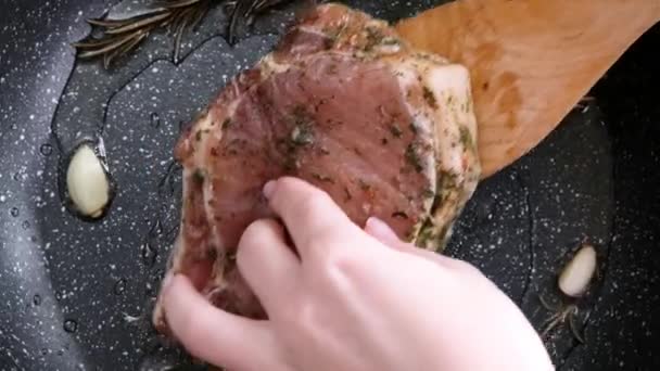 Meat Steak Fried Rosemary Oil Garlic Frying Pan Chef Turns — Stockvideo