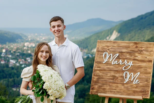 Portrait Young Couple Marriage Proposal Mountains — Stock Fotó