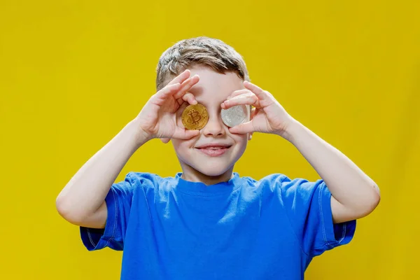 Little Happy Preschool Boy Blue Shirt Holding Ethereum Bitcoin Coins — Fotografia de Stock