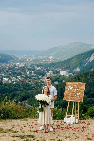 Portrait Young Couple Marriage Proposal Mountains — Foto de Stock