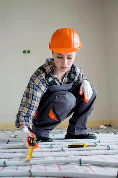Female Construction Worker Checks Installation Warm Floor Tape Measure Construction — Foto de Stock