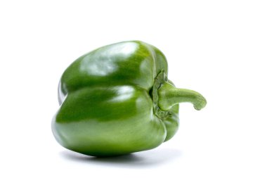 Yeşil çan biberi beyazda izole edilmiş. Kırpma yolu ile. Biberler. Paprika