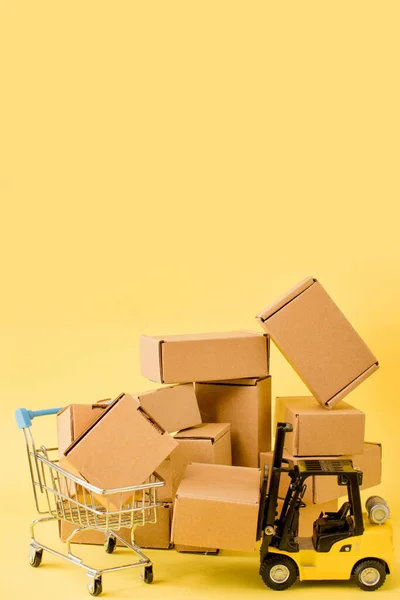 Warehouse Cardboard Kraft Boxes Forklift Truck Cargo Sorting Product Delivery — Stock Photo, Image