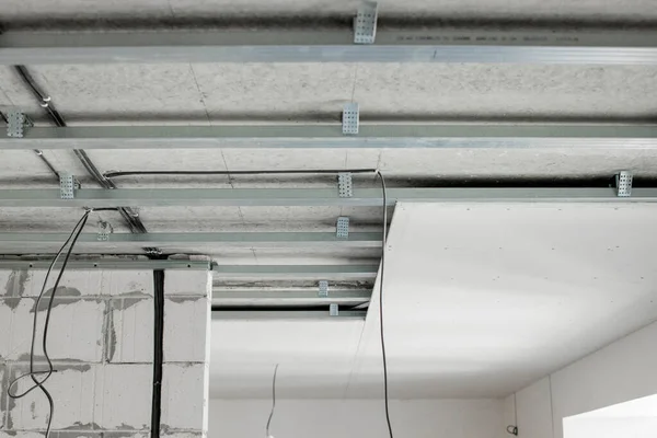 Ophangende Plafondstructuurvoor Installatie Van Plafondgipsplaten — Stockfoto