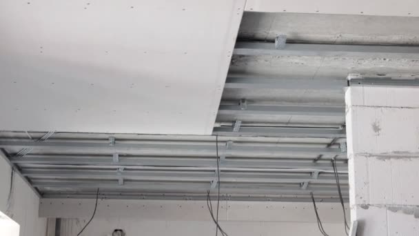 吊り下げ天井の設置のための形状及び石膏ボード構造 — ストック動画