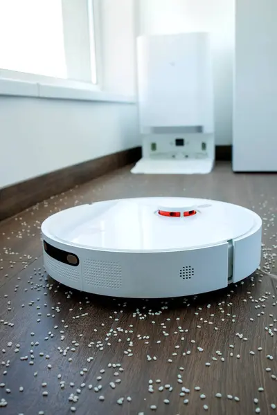 Efficient Robotic Vacuum Cleaner Cleans Rice Floor Cleans Everything Automatically Stock Obrázky
