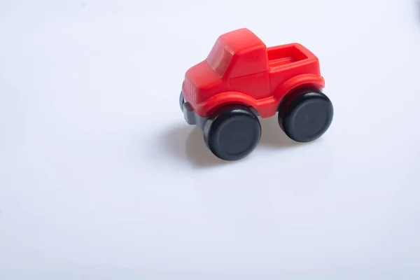 Camión Juguete Rojo Sobre Fondo Blanco — Foto de Stock