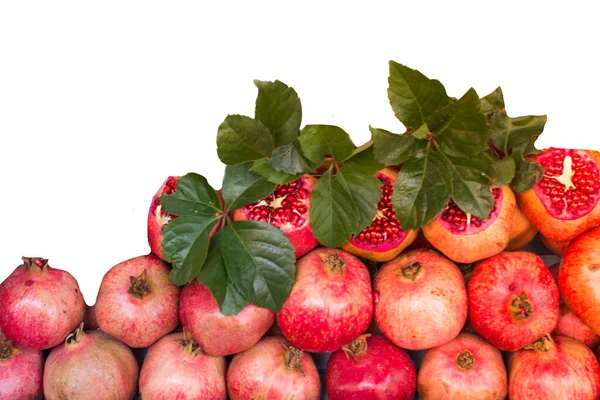 Izolované Zralé Zdravé Přírodní Granátové Plody Izolované Bílém Pozadí — Stock fotografie