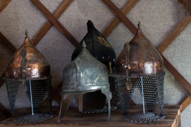 Türk Osmanlı İmparatorluğunun Savaşçılarının Dekoratif Metal Kaskları