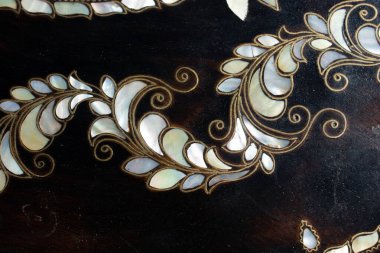 Osmanlı tarzı sanat. İnci kakmalı anne. Örnek.