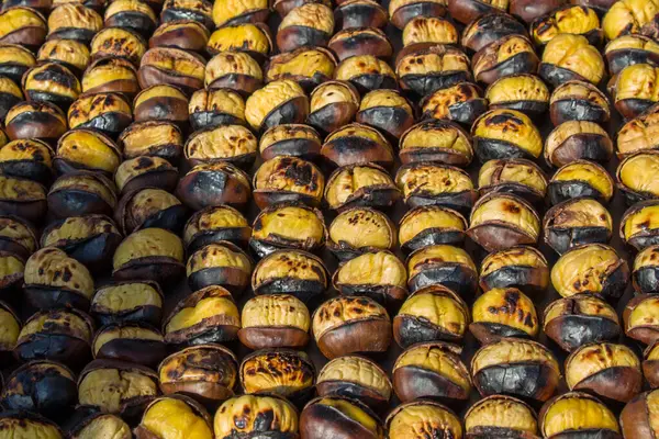 Çiğ tatlı kestane satılık.