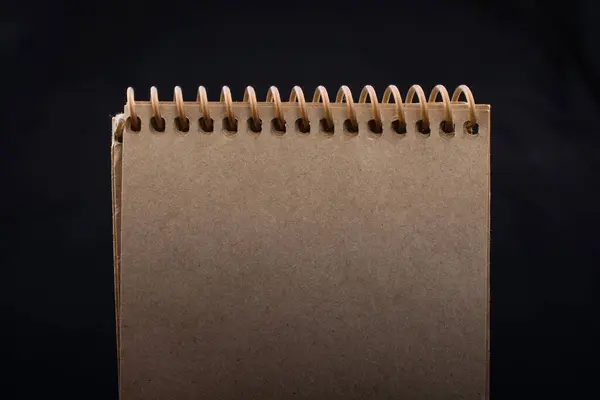 Cuaderno Blanco Sobre Fondo Color Negro Enla Vista —  Fotos de Stock