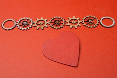 Aşk ve sevgililer günü konsepti için kalp şeklinde dişli tekerlekler