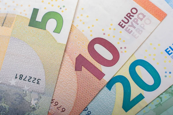 Finansal geçmiş. Euro banknotları. İş, finans, yatırım, tasarruf, yolsuzluk kavramı.