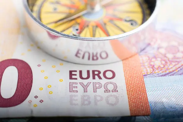 Euro banknotları ile Euro pusula finans yönü