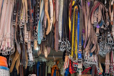 Giysi tasarımı için tokalı kemerler