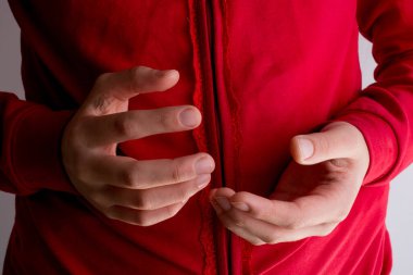 Beyaz bir arka planda el hareketi yapmak.