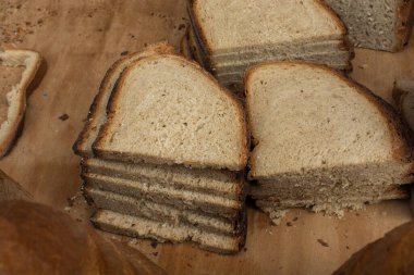 Geleneksel Türk tarzı ekmek dilimleri