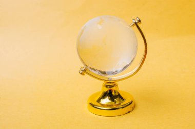 Dünya Kristal Cam Küresel İş ve Ekoloji Konsepti.