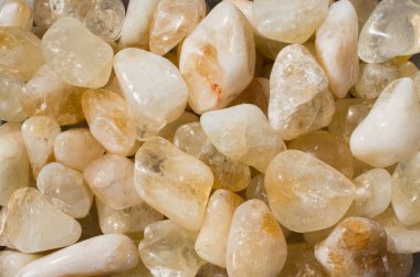 Belli bir tipte doğal mineral değerli taşlar.