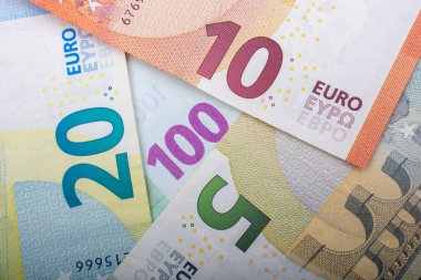 Finansal geçmiş. Euro banknotları. İş, finans, yatırım, tasarruf, yolsuzluk kavramı.