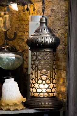 Dekoratif stil filament ampulleri görünürde