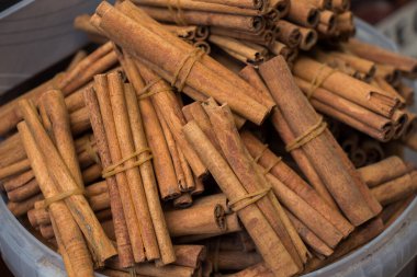 Tarçın demetleri sopa stokta