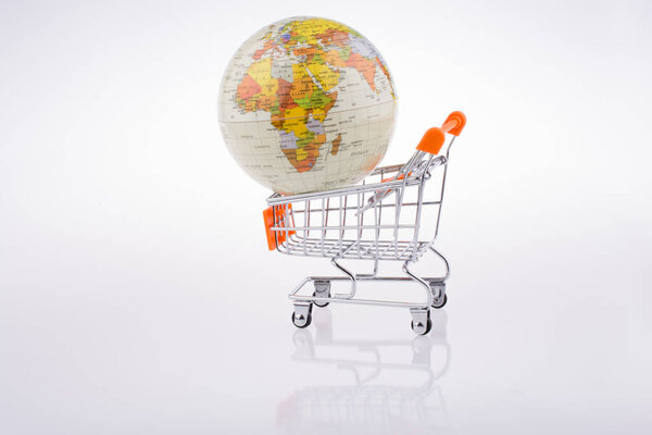 Глобус на шнурке