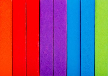 Beyaz arkaplanda renkli Domino Blokları