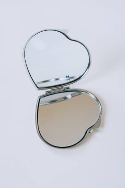 Kalp şeklinde dekoratif nesneler