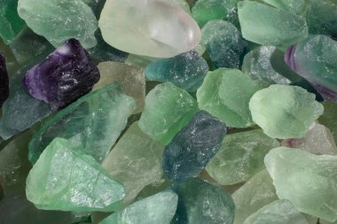 Florit yeşil kristal, yeşilin tonları, magent