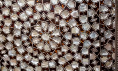 Osmanlı sanatı İnci kaküllerin Anası örneğidir