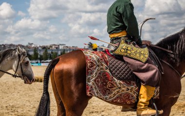 Okçular için eski usul tahta oklar.