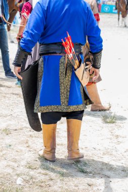 Türk erkeği ve binicisi etnik kıyafet örnekleri