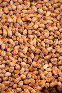 Manzarada tuzlu fıstık (yer fıstığı) var.