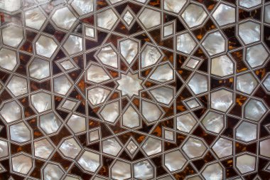 Osmanlı sanatı İnci kaküllerin Anası örneğidir