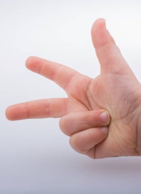 Üç numaralı jest yapmak çocuğun el