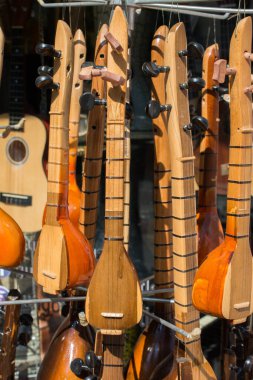 Klasik Türk teli enstrümanı Saz, baglama