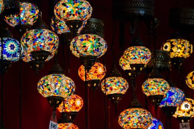 Mozaik renkli Osmanlı lambaları